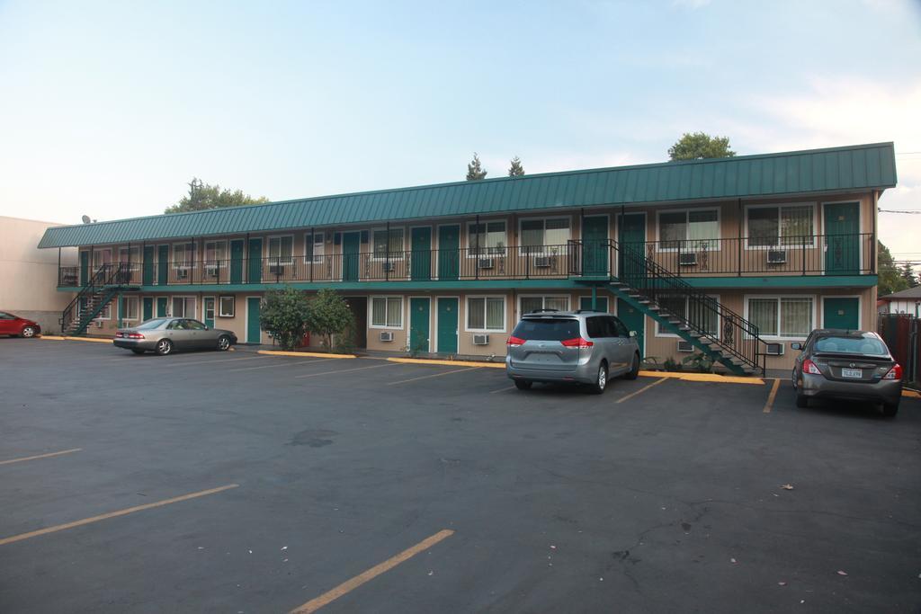 Executive Motel Eugene Bagian luar foto